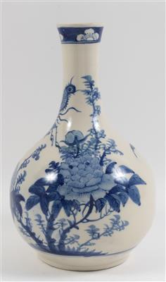 Blau-weiße Vase, - Antiquitäten