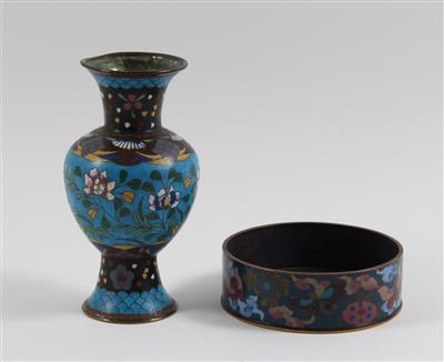 1 Cloisonné-Vase, 1 Schale, - Antiquitäten