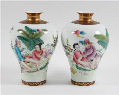 1 Paar Famille rose Vasen, - Antiquitäten