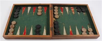 Schach- und Mühle/Dame-Spiel in Holzkassette mit Schachund Mühlefeld, -  Antiquitäten 2015/12/30 - Starting bid: EUR 400 - Dorotheum