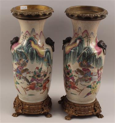 1 Paar Famille Rose-Vasen, - Antiques