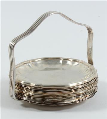 12 Wiener Silber Gläser Untersetzer mit Halterung, - Antiquitäten