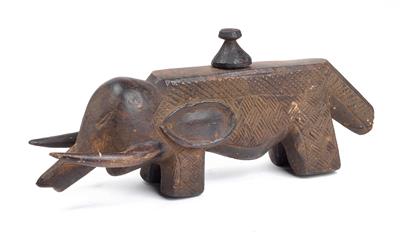 Kuba (oder Bakuba), DR Kongo: Ein Reibe-Orakel 'Itoom', in Form eines Elefanten. - Antiquariato