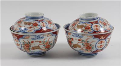 1 Paar Imari Schalen mit Deckeln, - Antiquariato