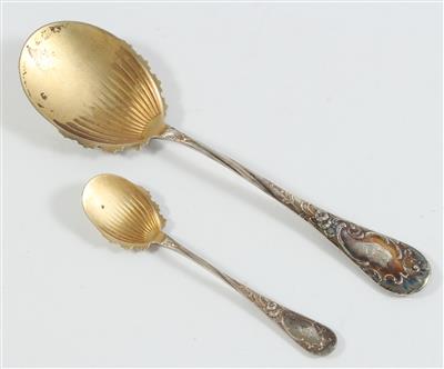 12 deutsches Silber Cremelöffel mit Vorlegelöffel, um 1890, - Antiques