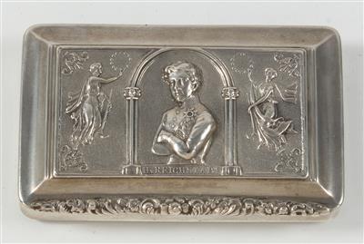 Silber Deckeldose mit hochreliefiertem Porträt des Herzog von Reichstadt, Sohn von Napoleon I., - Antiquitäten