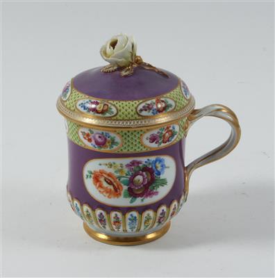 Deckeltasse, eigezogene Wandung mit goldenem Innenrand, - Antiquariato