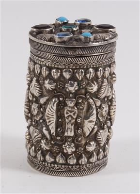 Ägyptische Silber Deckeldose mit gefassten Schmuck- bzw. Imitationssteinen, - Starožitnosti