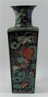 Famille noir Vase - Sommerauktion - Antiquitäten