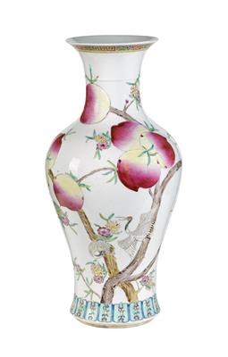 Famille rose "Nine Peaches" Vase - Sommerauktion - Antiquitäten