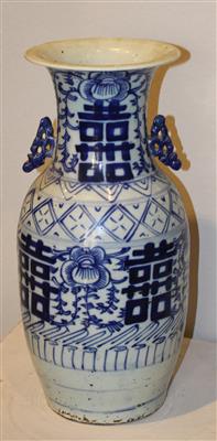 Blau-weiße Vase - Sommerauktion - Antiquitäten