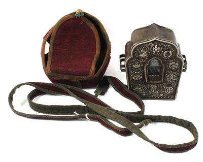 Tibetischer Reliquienbehälter "Ga'u" mit Stoffhülle, - Sommerauktion - Antiquitäten
