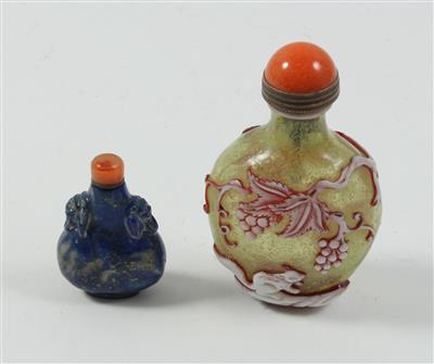 2 Snuffbottles, - Antiques