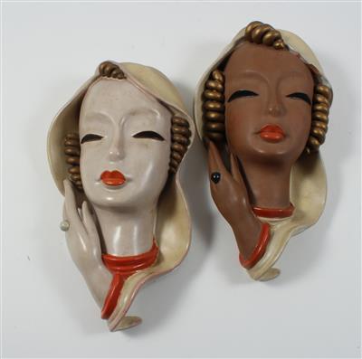 2 Wandmasken "Araberin" (Frauenkopf mit Hand, Ring und Kopftuch), Fa. Goldscheider, - Antiques