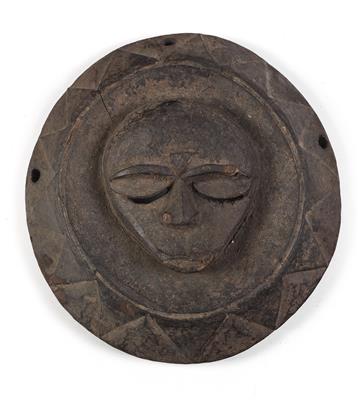 Eket, Nigeria: Eine typische, runde, alte und seltene Maske der 'Ekpo-Gesellschaft'. - Mimoevropské a domorodé umění