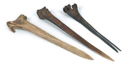 Konvolut (3 Stücke): Neuguinea: Drei Knochen-Dolche aus dem Asmat-Gebiet. - Tribal Art