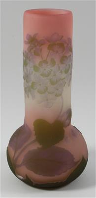 Vase mit Hortensien, - Jugendstil & Angewandte Kunst des 20. Jahrhunderts