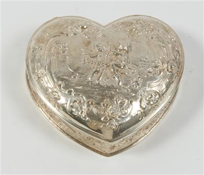 Deutsche Silber Deckeldose in Herzform, - Antiques
