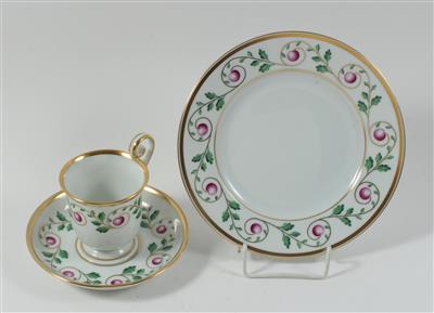 Schokoladentasse mit Untertasse, 1 Dessertteller, - Antiques