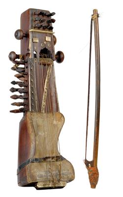 Indien, Pakistan, Afghanistan: Ein schönes, altes Saiten-Instrument, 'Sarangi' genannt, mit dazugehörendem Bogen. - Tribal Art