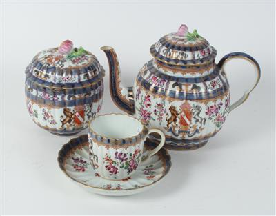 Teekanne mit Deckel, Zuckerdose mit Deckel, 6 Tassen mit Untertassen, - Antiques