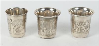 3 verschiedene russische Silber Becher, - Antiques