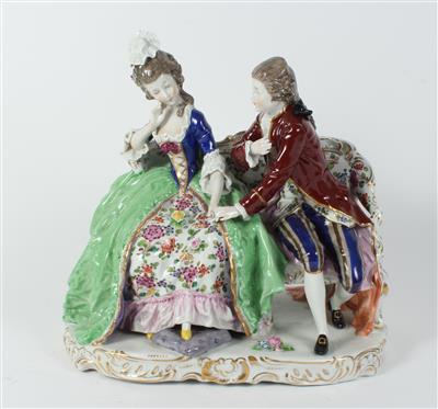Dame und Kavalier auf Sofa - Antiquitäten