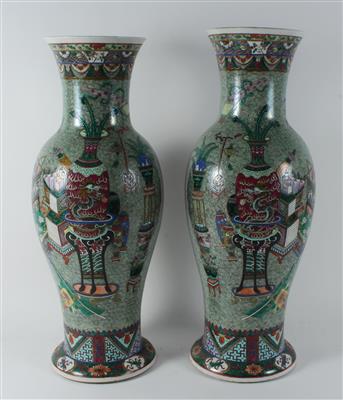 1 Paar Famille rose Vasen, China, unterglasurblaue Sechszeichen Marke Kangxi, 20. Jh., - Starožitnosti