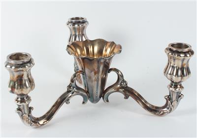 Deutscher dreiflammiger Silber Kerzenleuchter, - Ausgewählte Silberobjekte