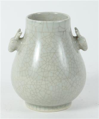 Kleine Seladon glasierte Vase, - Antiquitäten