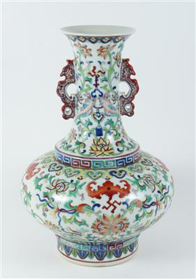 Doucai Vase, China, unterglasurblaue Qianlong Marke, 20. Jh. - Antiquitäten