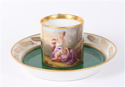 "Amor und Nymphe" Tasse mit Untertasse, - Antiquitäten