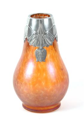 Böhmische Vase in floraler Zinnfassung, - Antiquitäten