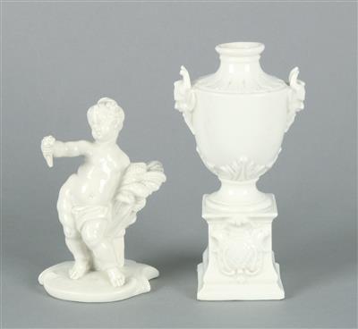 Putto als Ceres, MiniaturSockelvase, - Antiques