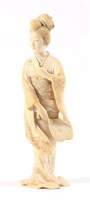 Okimono einer Dame mit Fächer, Japan, Meiji Periode - Antiques
