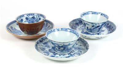 3 blau-weiße bzw. Café au lait Schälchen mit Untertassen - Antiquitäten