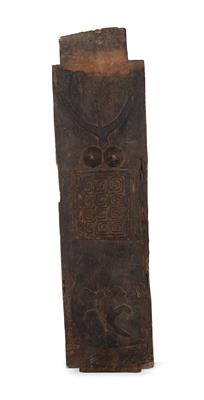 Indonesien, Insel Timor, Belu Distrikt, Stamm: Tetum: Eine große Tür mit typischem Relief auf der Vorderseite. - Antiques