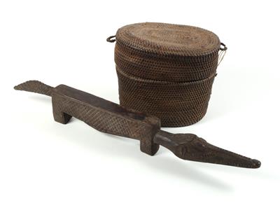 Yombe-Körbchen und Reibeorakel in Form eines Krokodils, - Antiquariato