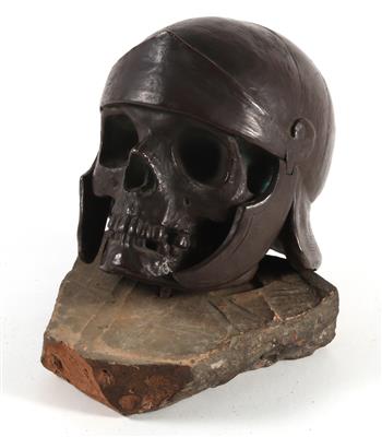 Totenkopf mit Helm, - Starožitnosti