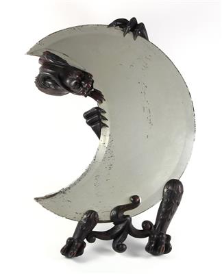 Tischspiegel in Form einer Sichel von Drachen gehalten, - Antiquitäten