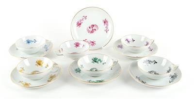 11 Teetassen und 12 Untertassen mit verschieden farbigen "Hofdrachen", - Antiquitäten