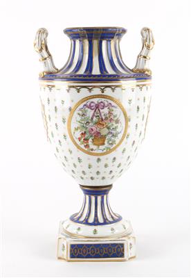 Klassizistische Vase, - Antiquariato