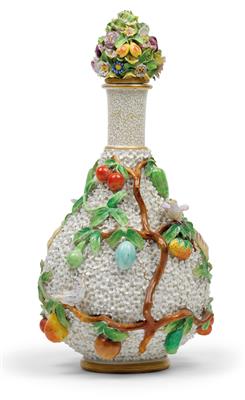 Flasche und Stöpsel mit plastischen Blumen und Früchten, - Antiquariato