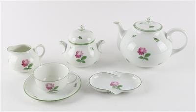 1 Teekanne , 1 Gießer, 1 Zuckerdose, 2 Tassen, 6 Untertassen, 1 Ascher, - Antiquitäten