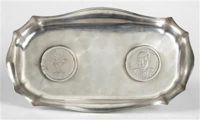 Wiener Silber Schale mit 2 Münzen "John Fitzgerald Kennedy", - Argenti