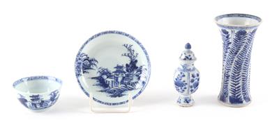 Kleine blau-weiße Vase und blau-weiße Deckelvase von der Vung Tau Cargo, - Asiatica