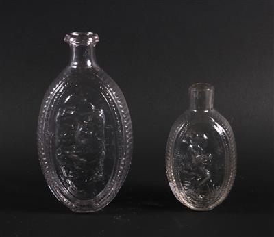 Zwei ovale Pressglasflaschen, - Antiquitäten