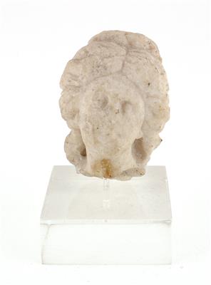 Fragment einer weilblichen antikisierenden Statuette, - Antiquariato