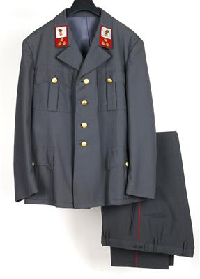 Uniformrock und Hose für einen Gruppeninspektor der österreichischen Gendarmerie, - Starožitné zbraně