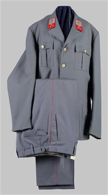 Uniformrock und Hose für einen Gruppeninspektor der österreichischen Gendarmerie, - Starožitné zbraně